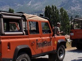 gay Land-Rover-Tour in Taurusgebirge - stop hoch über dem Tal