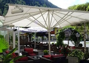 Unsere Hotel - der schicke Gastgarten - gay bergwandern in Fusch an der Großglockner Hochalpenstrasse