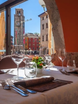 gay Bergwandern Gardasee - Blick aus unserem Hotel-Restaurant